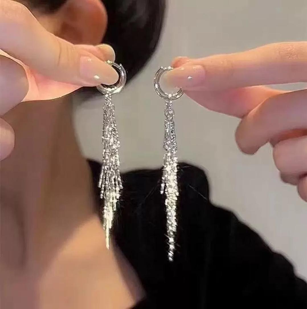 Paire de boucles d’oreilles ORIA "Cascade de Strass Argentés"